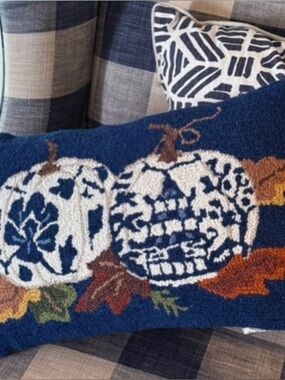 Fall Peking Handicraft hooked wool pillow